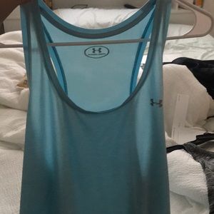 Bundle Under Armour tanks
